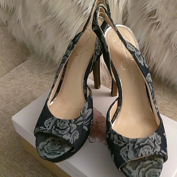 Shoes - Picture 4 of 4